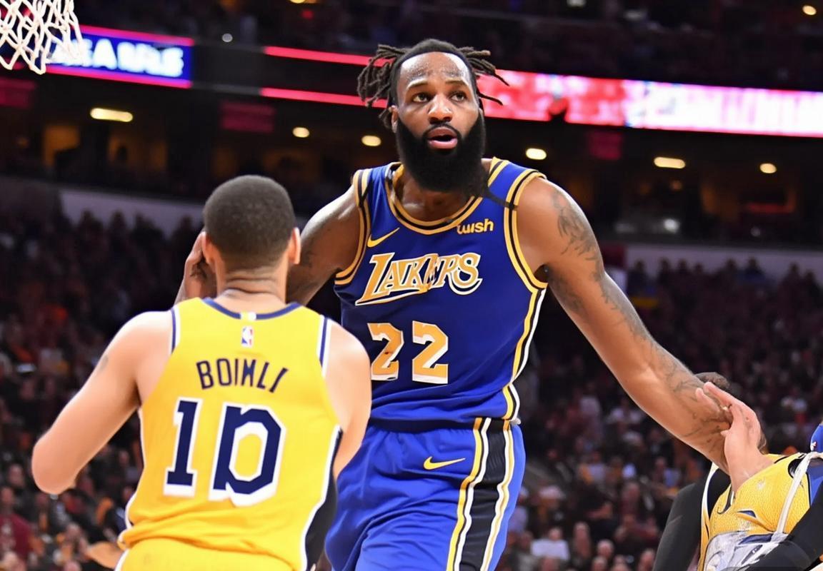 湖人险胜勇士改变NBA常规赛西部排名格局，季后赛席位争夺战白热化，太阳跌入附加赛区